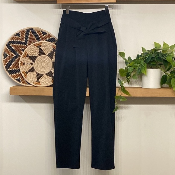 Athleta Skyline II high waisted belted paperbag pant in Black Size 0 - Picture 2 of 3